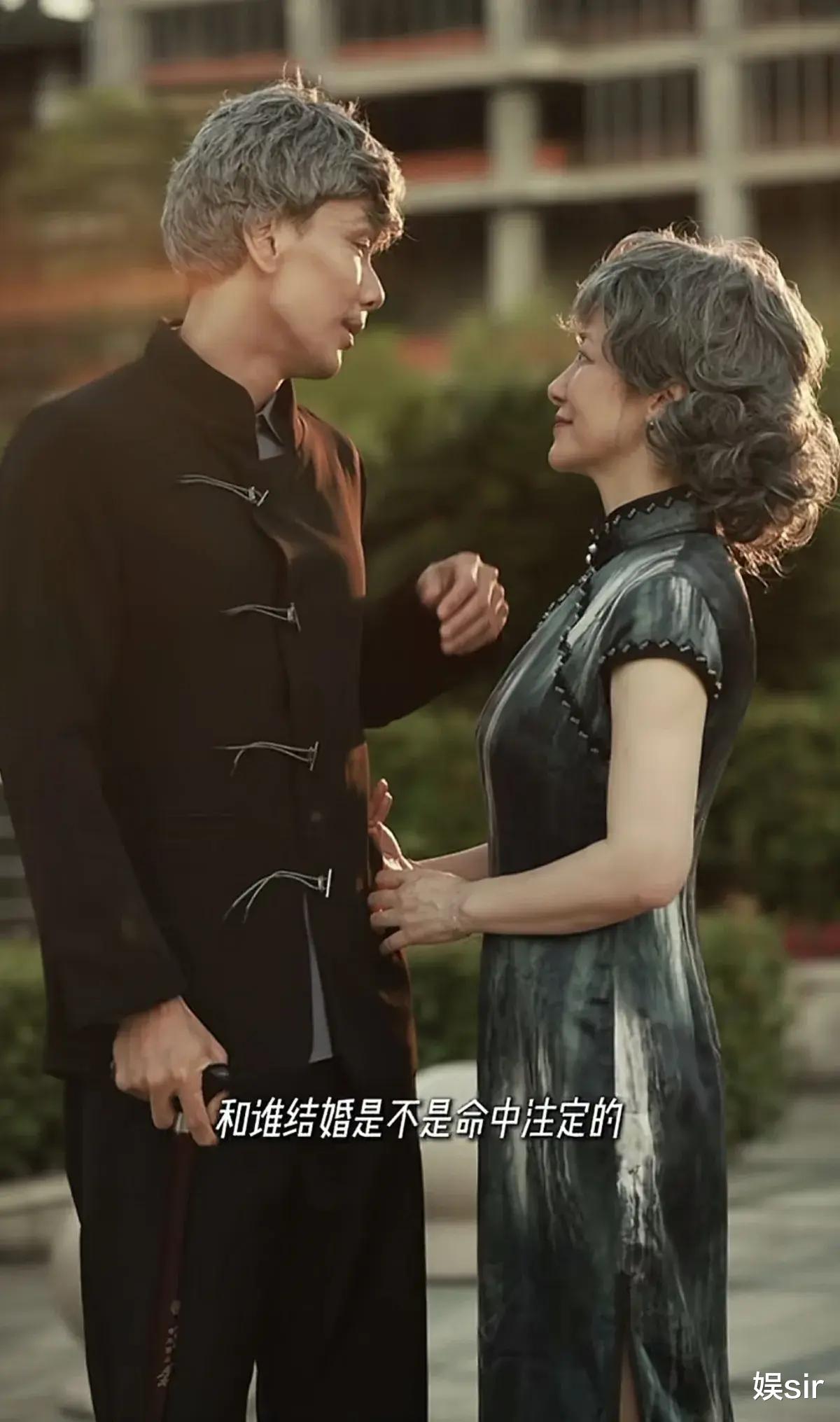 49岁陈紫函七夕节晒婚纱照，再次表态力挺老公戴向宇：你没错