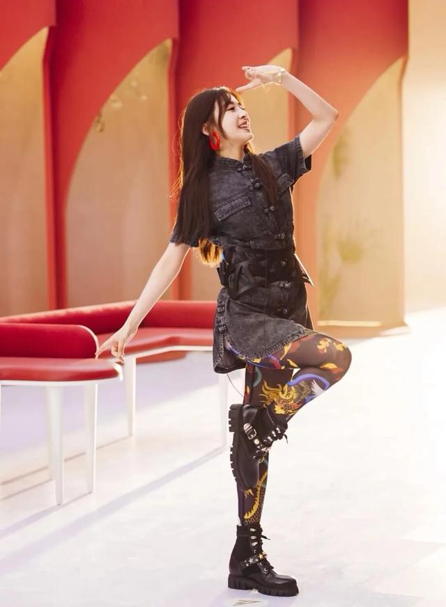 张含韵,恰似从画中走来的仙子,气质如兰,容颜绝美