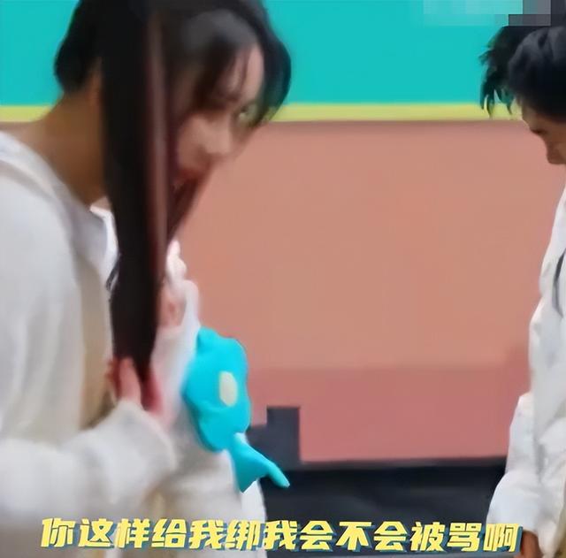 孟子义被老板怒斥脑子疯了，与周一围同坐大聊演技，反被怼富贵命