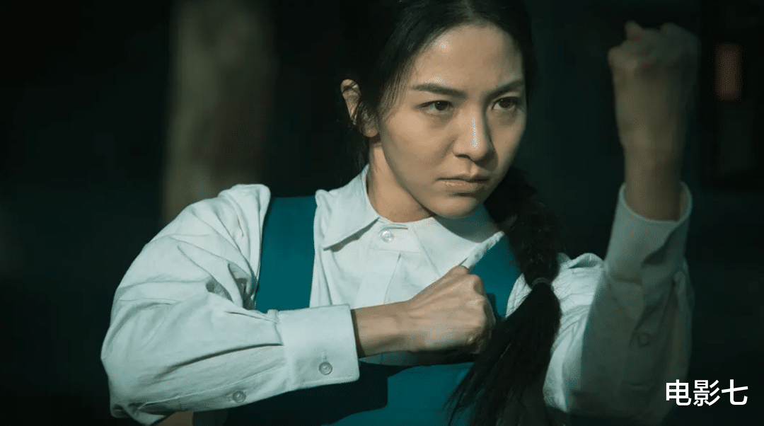 太惨了!请来胡歌、吴京宣传,向佐投资2亿拍功夫片,首日票房仅70万