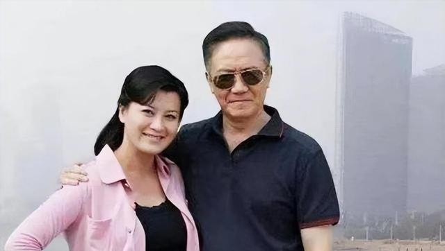 善恶终有报!“抛妻弃子”的李幼斌,如今等来的是儿子30年的报复