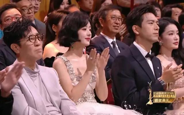 金鹰奖：李沁获大鸡腿，何炅对吴越祝福成反讽，高叶获奖人很懵！