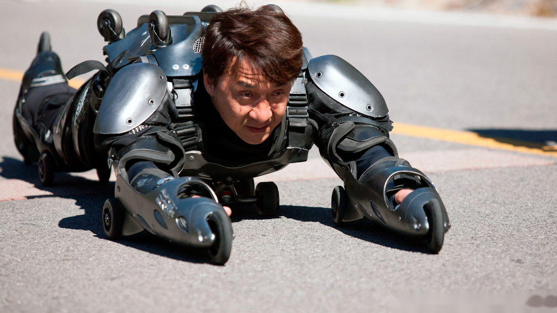 一条热搜,捅破了70岁成龙的“尴尬处境”,谢霆锋果然没撒谎