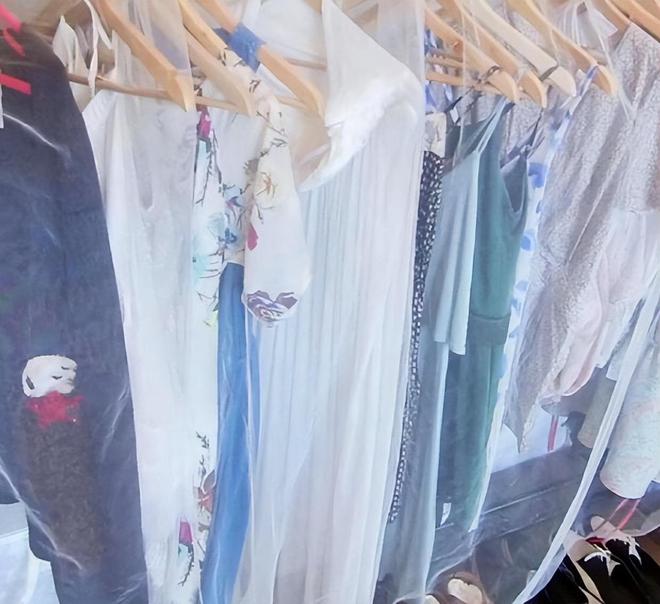 大S汪小菲昔日豪宅震撼出售:满墙未动高跟鞋揭示奢华痕迹