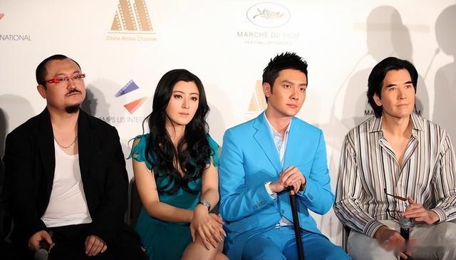 当62岁费翔同框44岁冯绍峰,才知真帅和装帅差距有多大