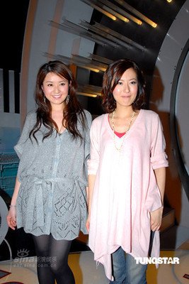 她是香港“咪神”，屋村背景嫁大12岁餐饮界才俊，连生3女想追男