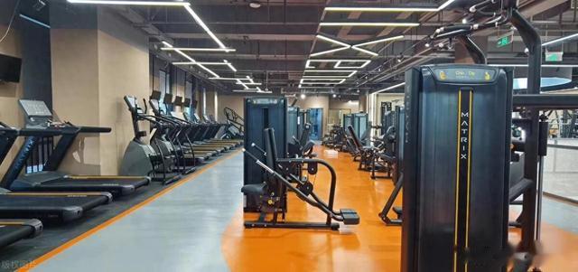 冲上热搜!63岁阿姨健身8年,身材秒变少女,网友:风韵犹存!