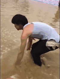 汤唯年轻时参加过选美比赛!眯眯眼,颜值普通,身材倒很火辣