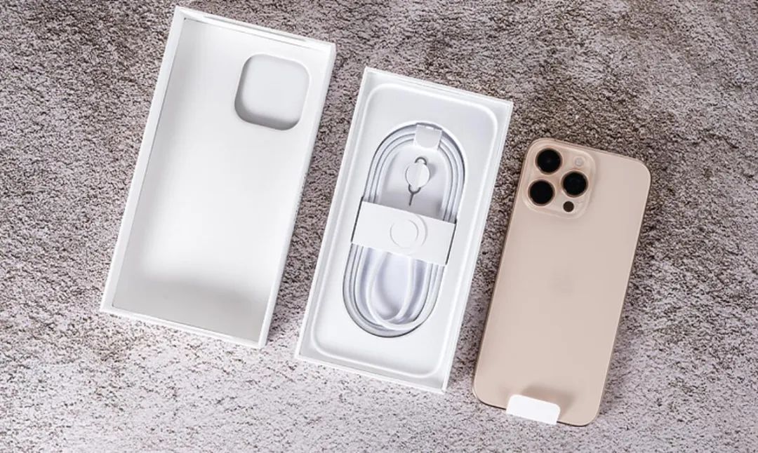 iPhone16ProMax开箱体验：瞬间不香了！