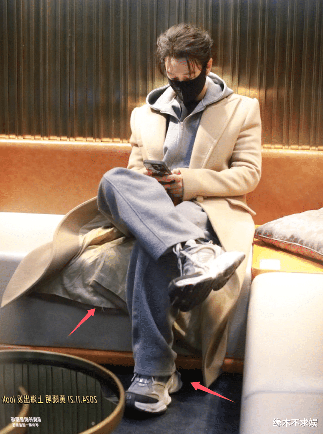 黄晓明上海露面人气凋零，穿厚底鞋大衣开线，曝其离婚愧对baby！