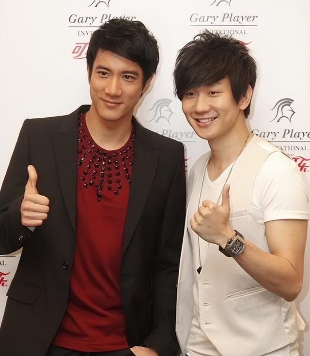 25年前王力宏拍的娃哈哈广告，谁注意到女配？如今火得一塌糊涂