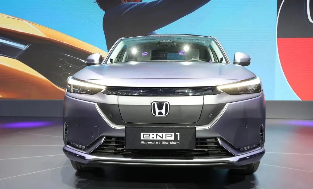 本田终听劝!双层玻璃、BOSE音响,后排当床睡,入门即满配,车主狂赞!