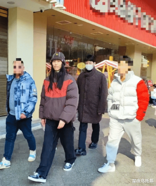 知名95花恋情被爆，男友神似王鹤棣？