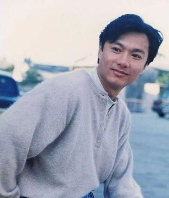 他曾是香港第一美男,抛弃刘嘉玲拒绝林青霞,如今落魄成了老大爷