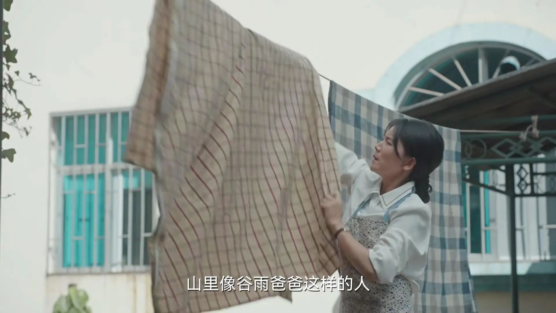 央1《山花烂漫时》开播,说真的,这才是普通观众梦寐以求的国民好剧!