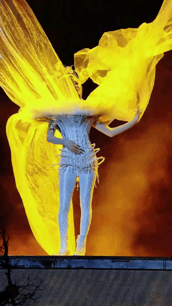 唱功不够,造型来凑!这些歌手比名模还会穿,心思真没用在正道上