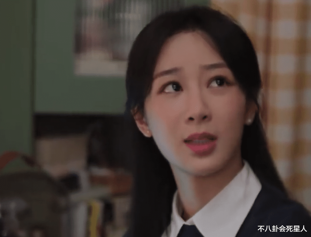 31岁杨紫和60岁何赛飞同框,“科技脸”和原生脸的差别出来了