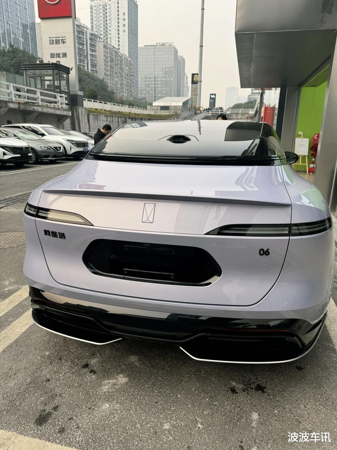 阿维塔06实车到店，外观确实很激进