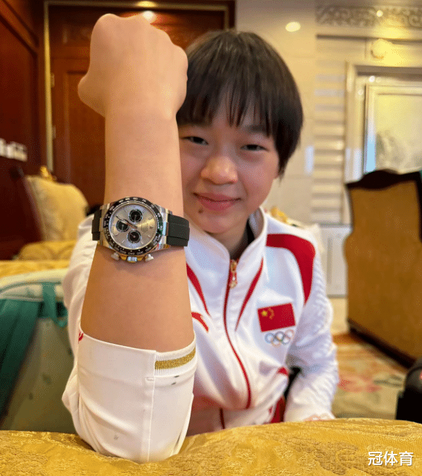 全红婵戴手表出镜遭网暴:有人劝她低调,还有人拿她和陈芋汐比较