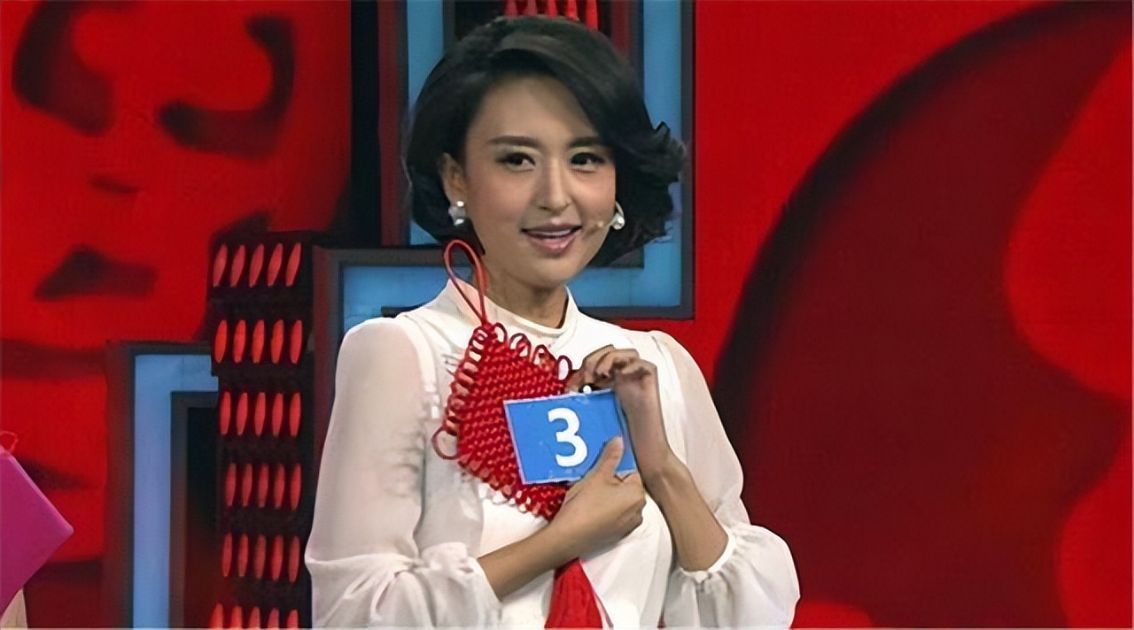 央视美女主持人张蕾为何选择嫁给50多岁的老头？揭秘背后原因