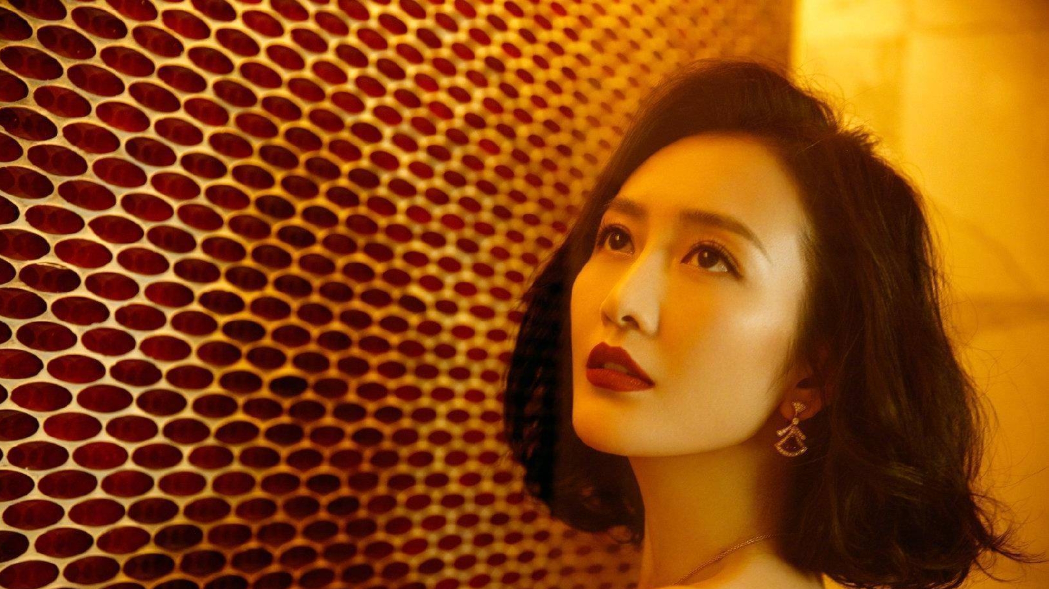 王鸥身材有多好？她和关晓彤站在一起，网友：对比强烈