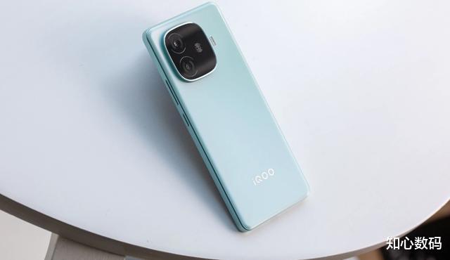 vivo“用力过猛”,12GB+256GB才卖1569元,突然变得更香了