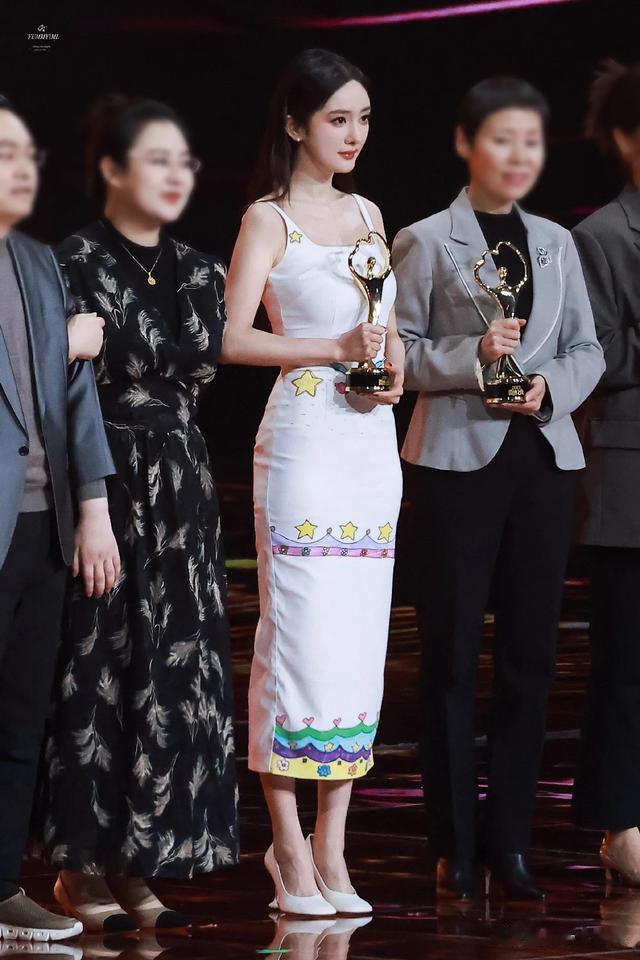 杨幂 好美好温柔啊