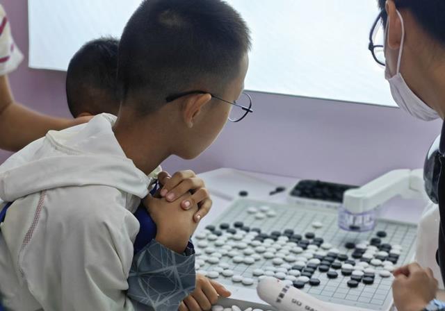 和机器人发生关系?调查发现美国男性将近一半愿意,女性也占33%