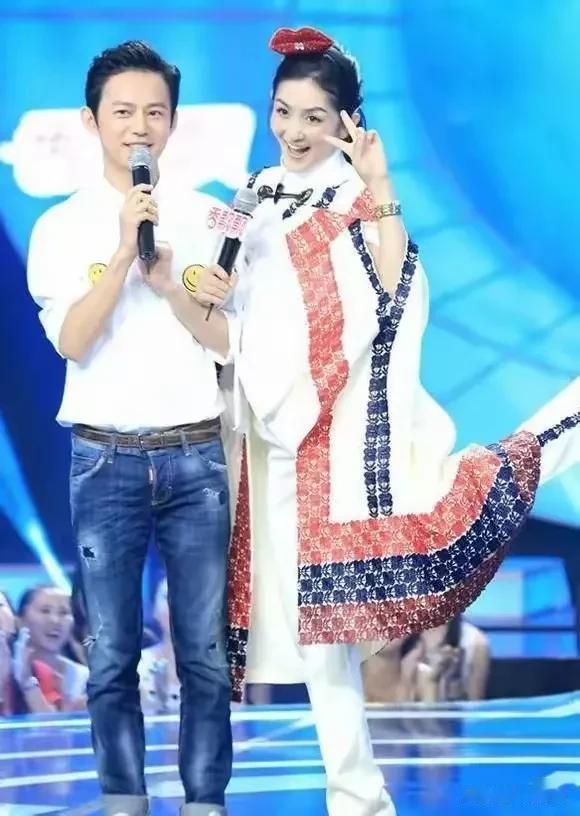 50岁何炅终于有了归宿？“新女友”身份曝光，网友：怎么又是她？