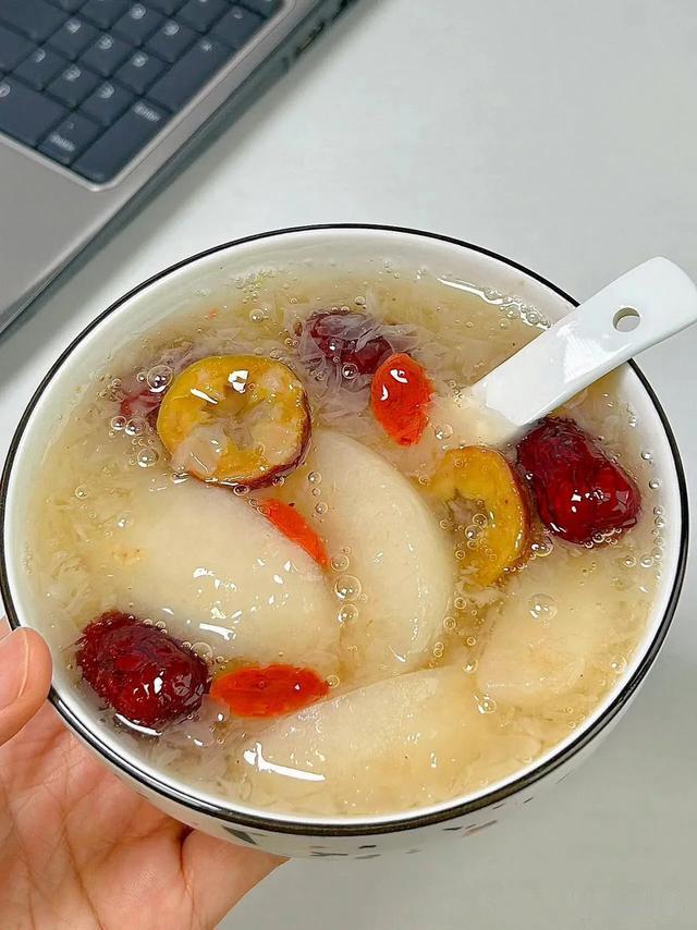 女人不要太节俭，有条件常吃这8样，皮肤光滑气色好