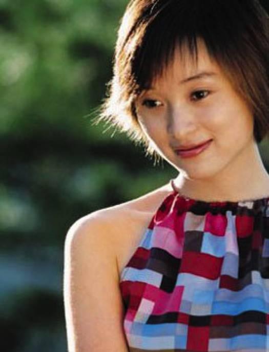 与陈建斌同居5年被抛弃，如今52岁不婚不育的她，美出了新高度