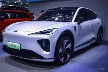 油车最后一口气“断了”，中国全固态电池量产，吉利降本成功！