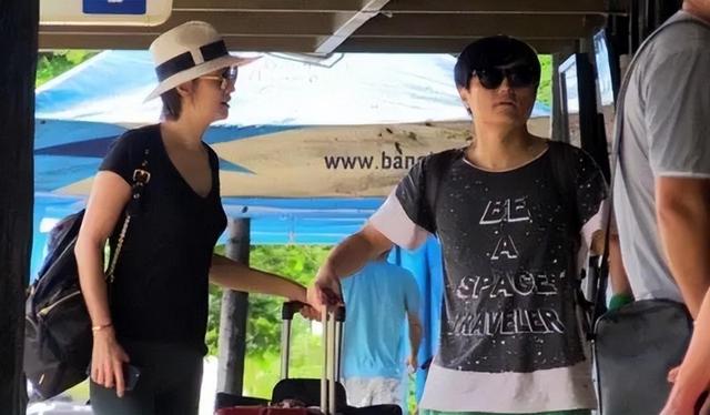 44岁宋佳被曝2年前低调结婚，男方是知名导演王伟，比宋佳小8岁