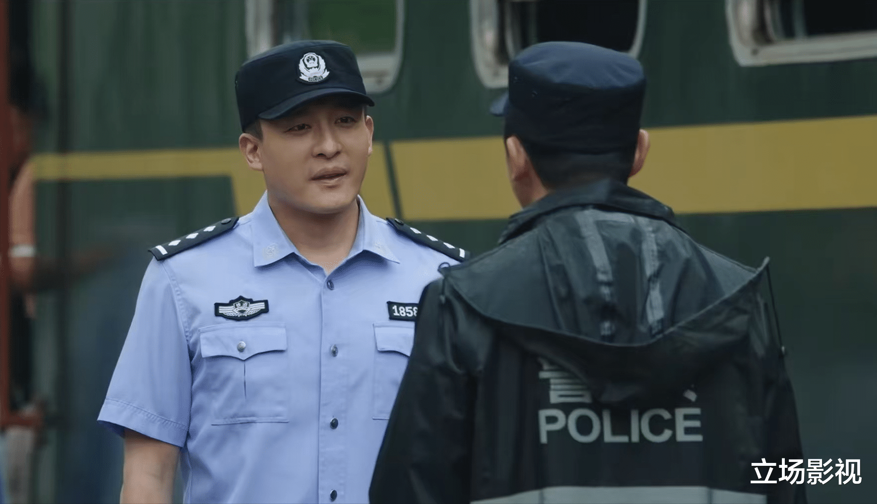 央视一套《驻站》：1分钟的台词戏，戳痛了多少“普通”员工的自尊