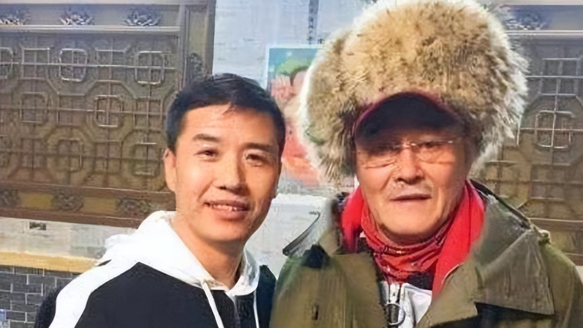 双星陨落，笑与泪的交响：两位传奇人物同日离世，演艺界痛失瑰宝