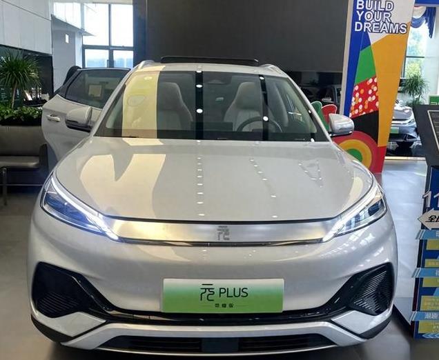 配置升级价格反降，比亚迪元PLUS荣耀版9.8万入手值不值这个价？