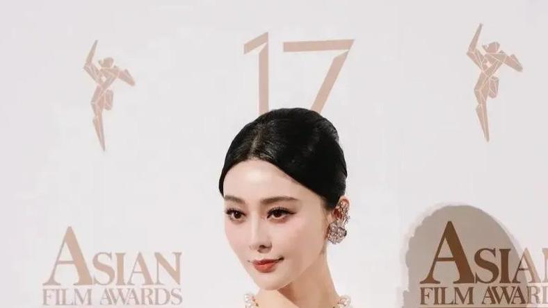 范冰冰老爸帅呆了，73岁与女儿像兄妹，范爷说我男友就是按老爸这样找的