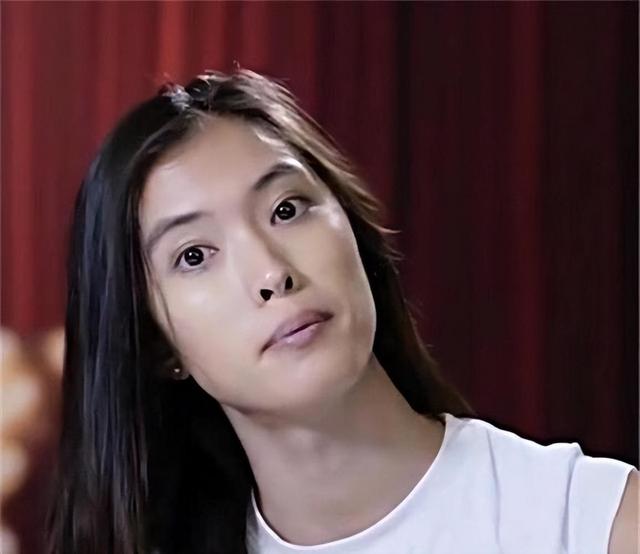 拒绝承认中国血统,却又想回到中国捞金,网友:你要点脸好吗?