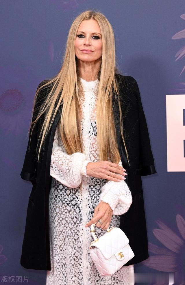 劳拉-贝利 性感出席第68届BFI伦敦国际电影节《闪电战》首映红毯