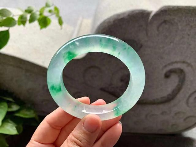 文玩新风尚：探索文玩背后的故事与智慧