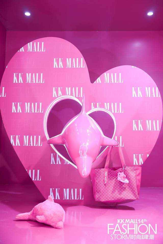 张义蒙为京基时尚周代言拍摄宣传大片 荣登京基100大屏