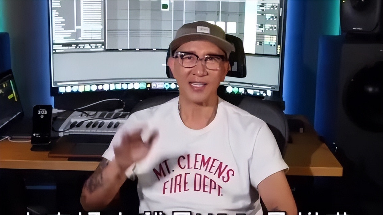 具俊晔风波后最新露面，54岁还扮酷，被大S精心打扮了一番