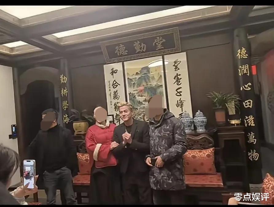 郭富城陪方媛回安徽，俩闺女汉服抢镜，民宿玩闹超有爱