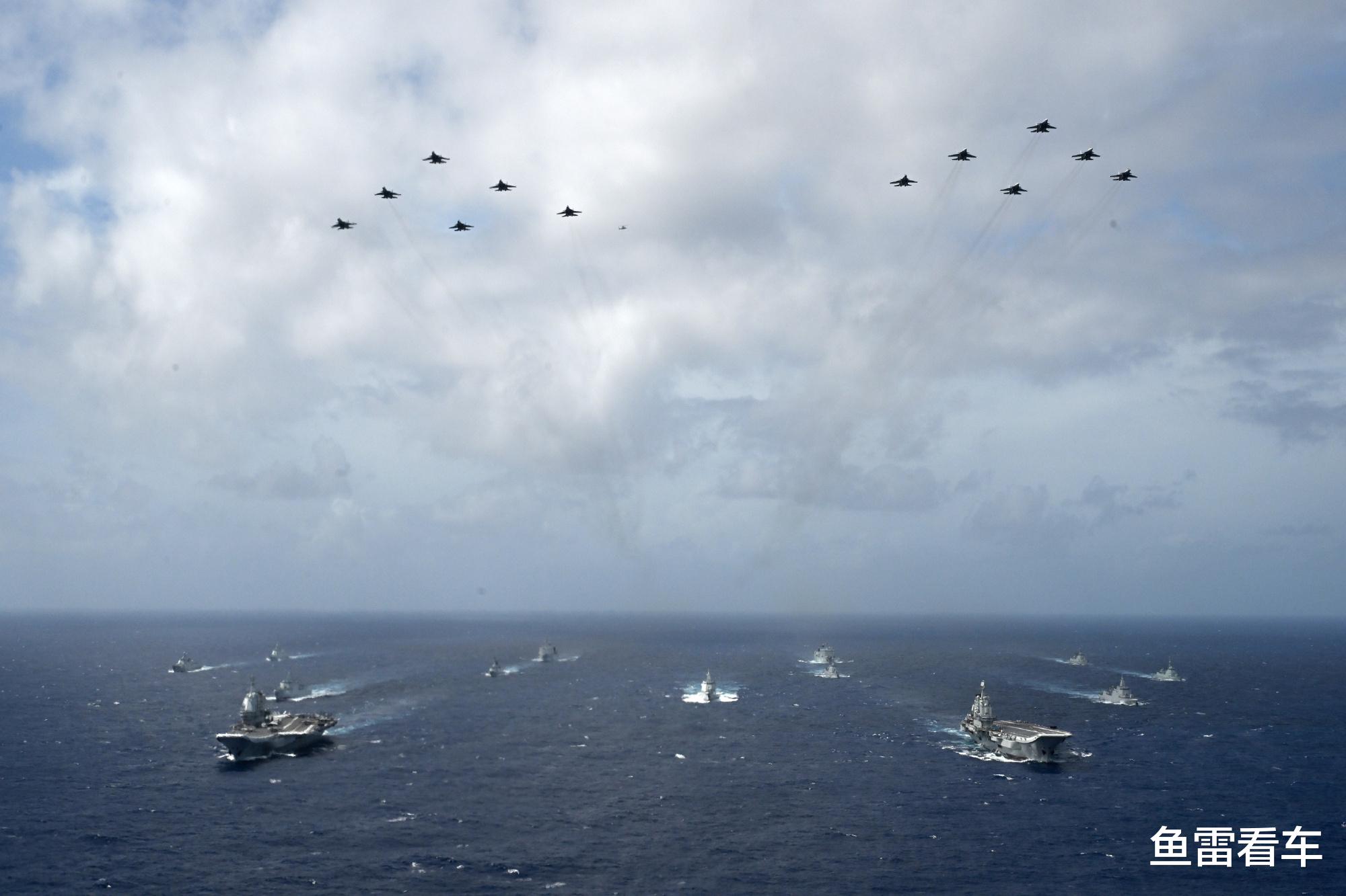 历史性画面来了！双航母编队终于成了，第一批官宣图发布