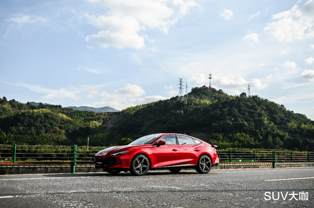 限时11.29万元起，零百仅需6秒多，这台B级轿跑上市