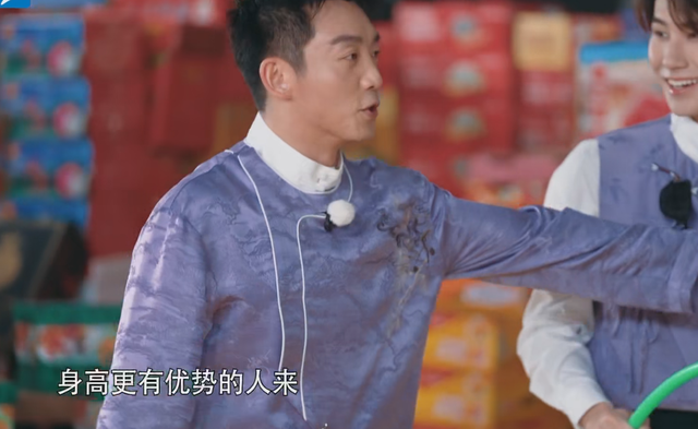 |奔跑吧：周深被调侃身高，范丞丞称赞张真源，原班人马果然玩得开