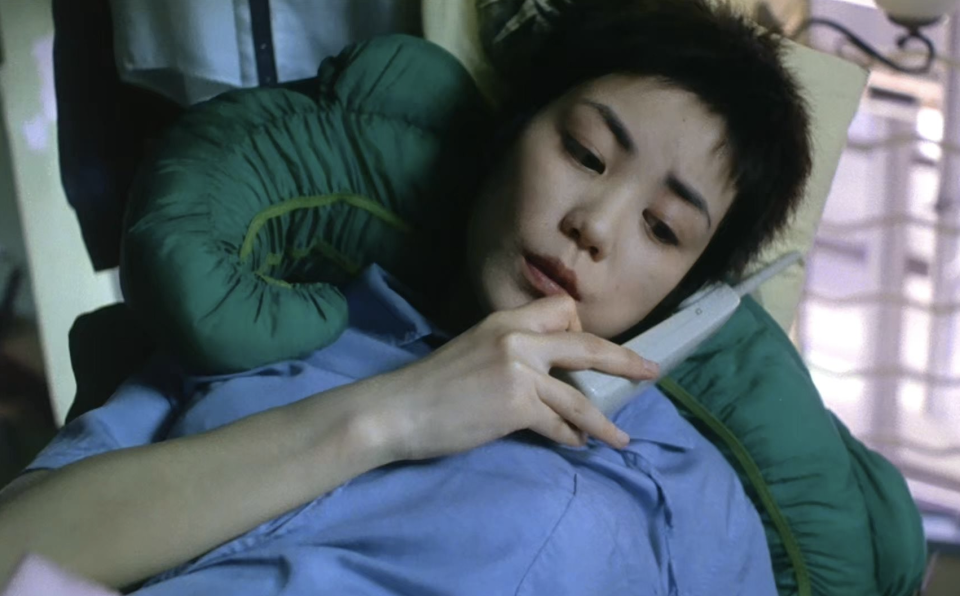 55岁王菲五登春晚,一首歌唱罢,在乐坛江湖地位无可撼动