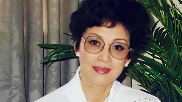 她比谢芳还美，抢徐玉兰的风头，后与演员丈夫离婚，现状如何