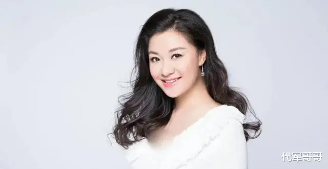 歌唱家王丽达：嫁给汤子星，婚后12年生一子，如今生活美满幸福