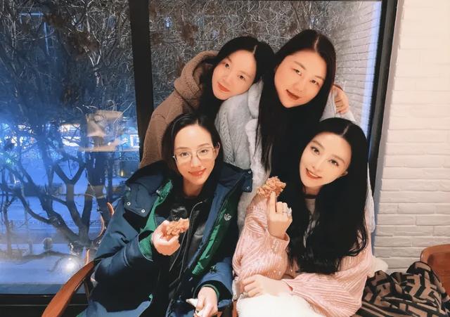 范冰冰43岁生日:穿千元短旗袍仅妈妈陪伴!才知内娱失势后的落寞